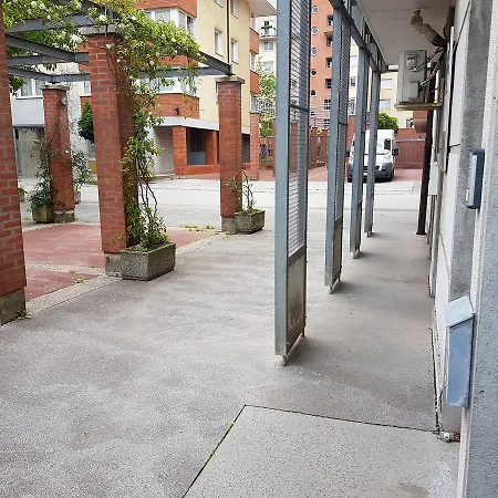 Metelkova Apartment *